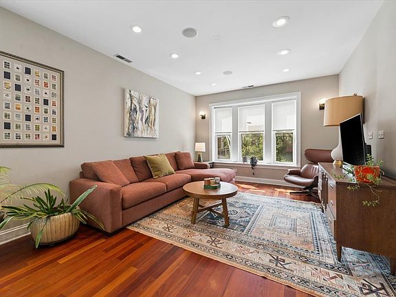 2nd image of 2570 W Lyndale St #2