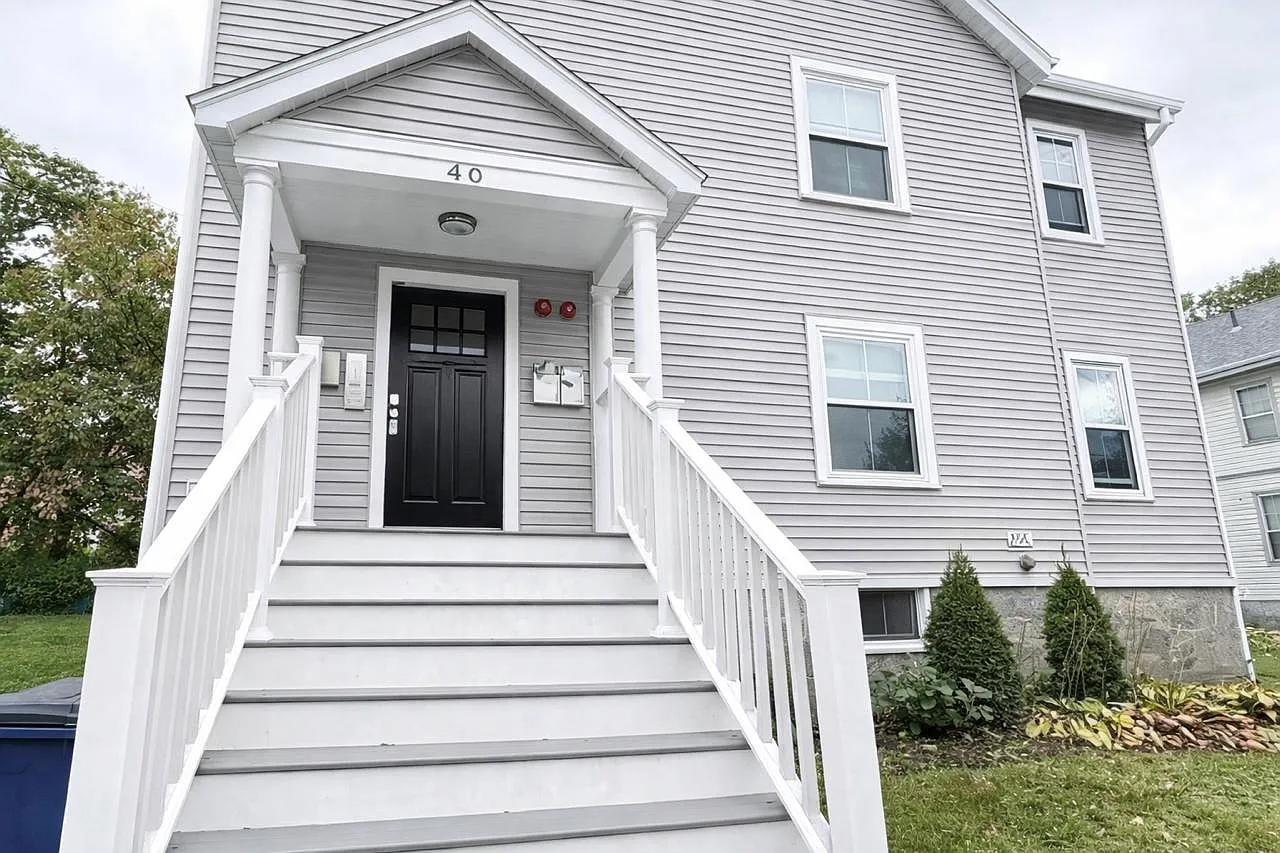 2 bed, 700 sqft, $3,000 — Photo 1