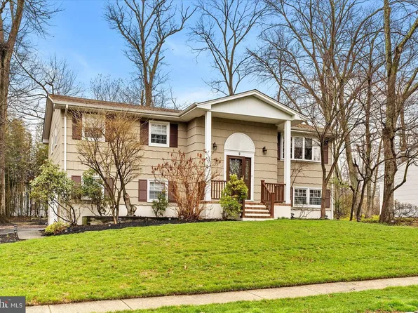 9 Poe Ln, Allentown, NJ 08501