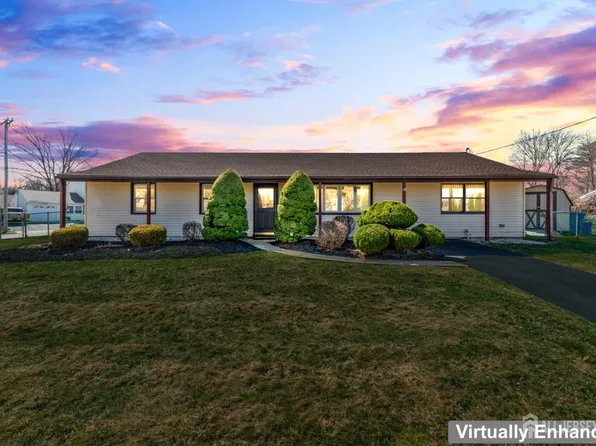 56 Evergreen Ter, Monroe Township, NJ 08831