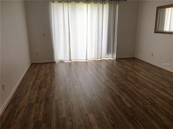 3rd image of 2050 Park Crescent Dr