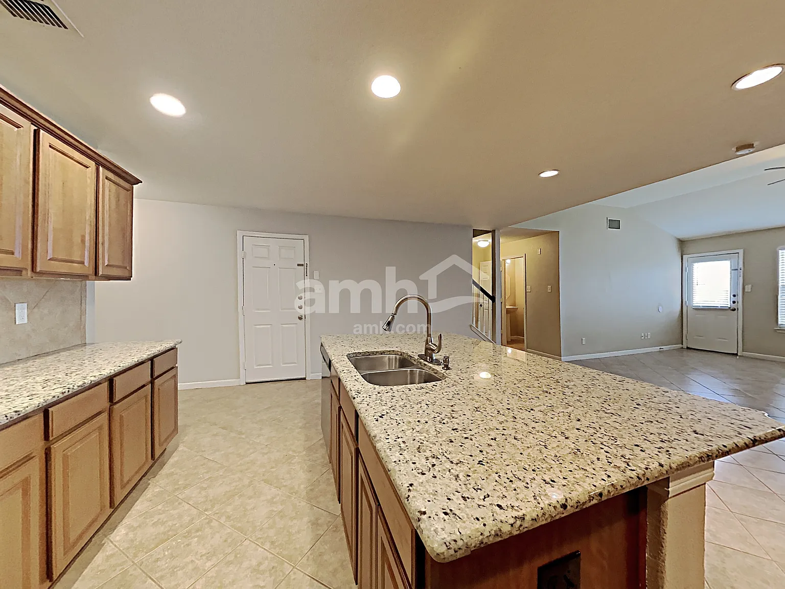 4 bed, 2.5 bath, 2548 sqft, $2,090 — Photo 4