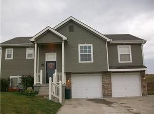 709 SW Meadow Gln, Grain Valley, MO 64029