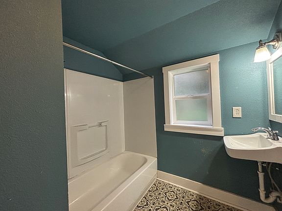 4th image of 503 Puget St NE APT 14