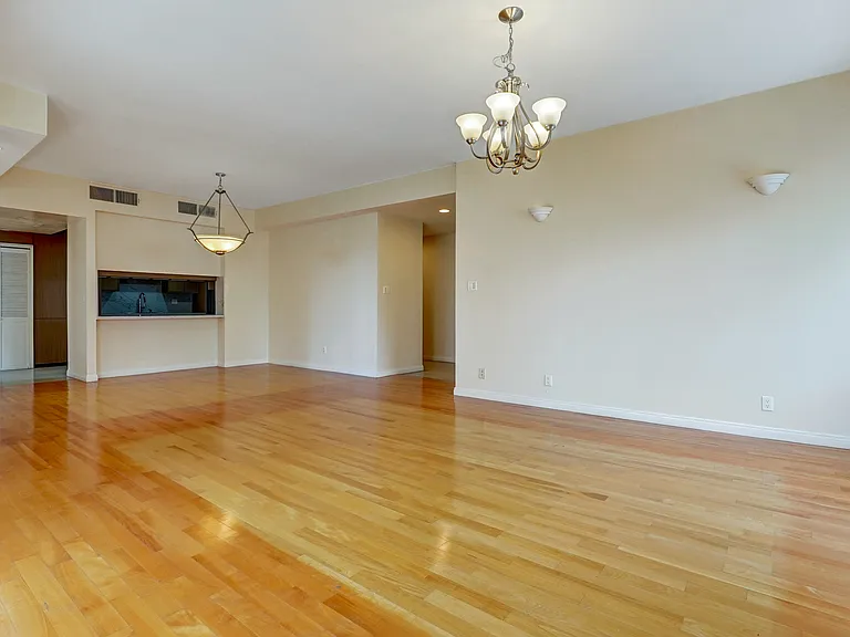 10787 Wilshire Blvd #802 — Photo 24