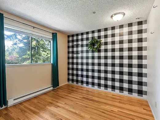 1800 Grant Ave S #D1 — Photo 1