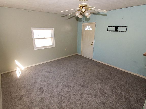 5th image of 402 E 12th St