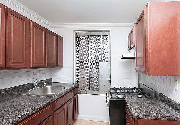 3rd image of 2816 8th Ave APT 4N