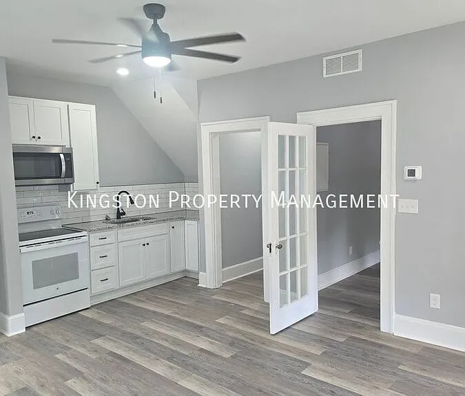 451 E Maxwell St #2 — Photo 2