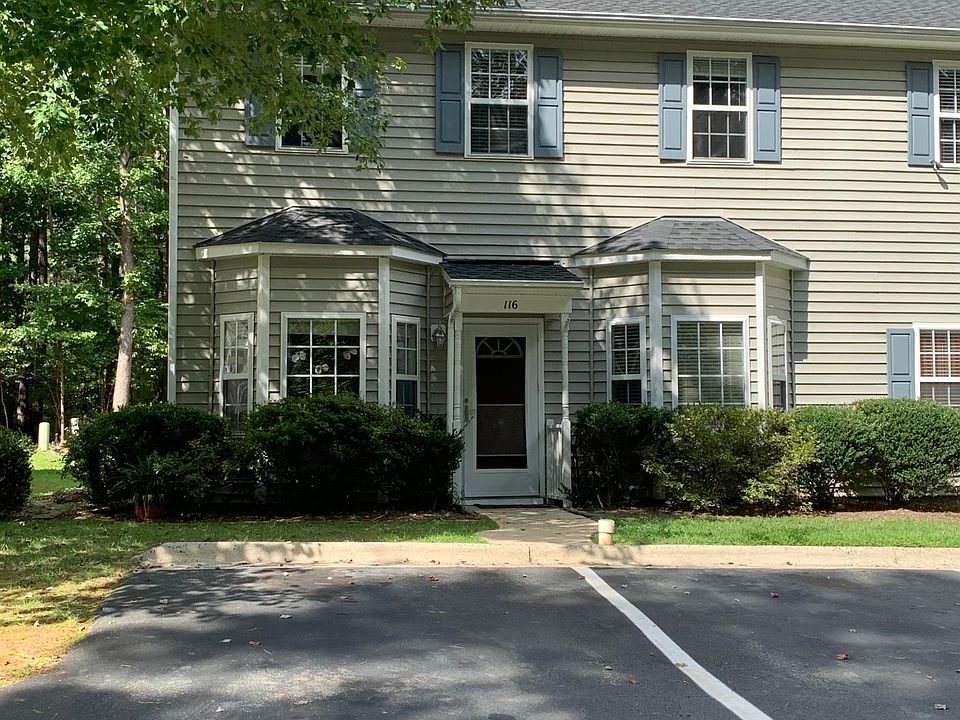 End unit townhome