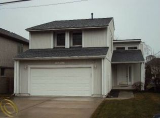 35792 Schmid Dr, New Baltimore, MI