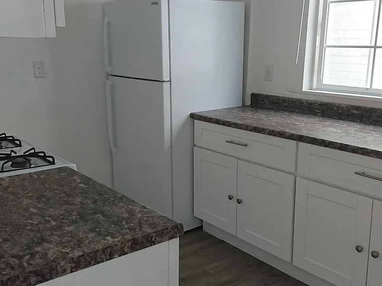 3872 5th Ave #4 — Photo 4