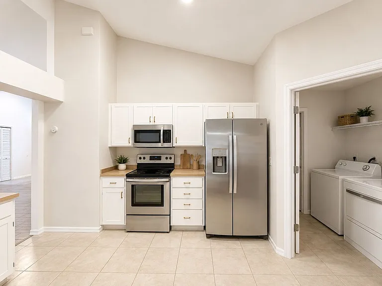 1004 Beckstrom Dr — Photo 4