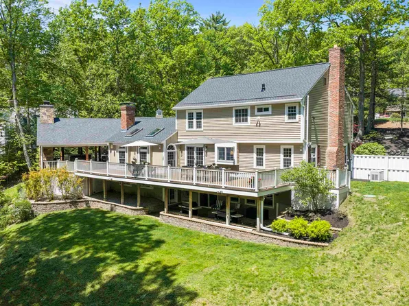 37 Birchwood Circle, Bedford, NH 03110