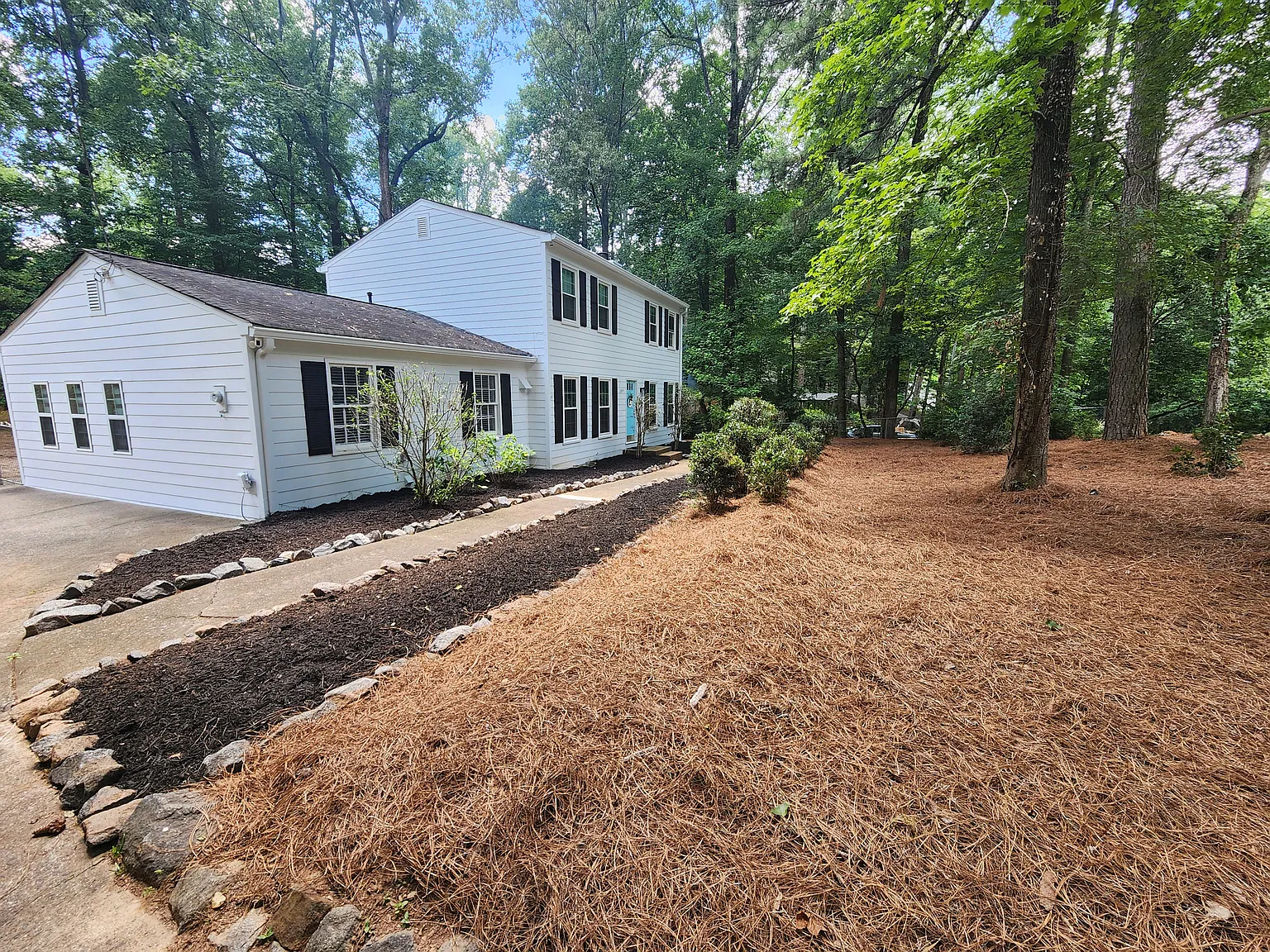 4 bed, 2.5 bath, 1900 sqft, $3,100 — Photo 2