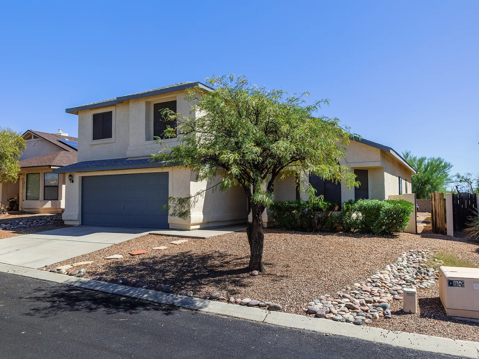 4 bed, 2.5 bath, 2877 sqft, $2,500 — Photo 2