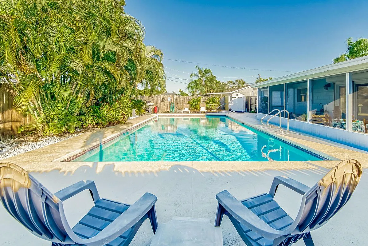 4 bed, 2.0 bath, 1197 sqft, $3,200 — Photo 2