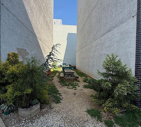 3rd image of 843 N 16th St #3