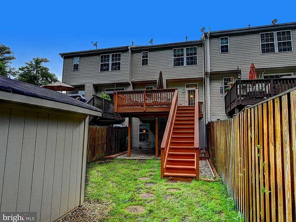 5th image of 485 Amelanchier Ct