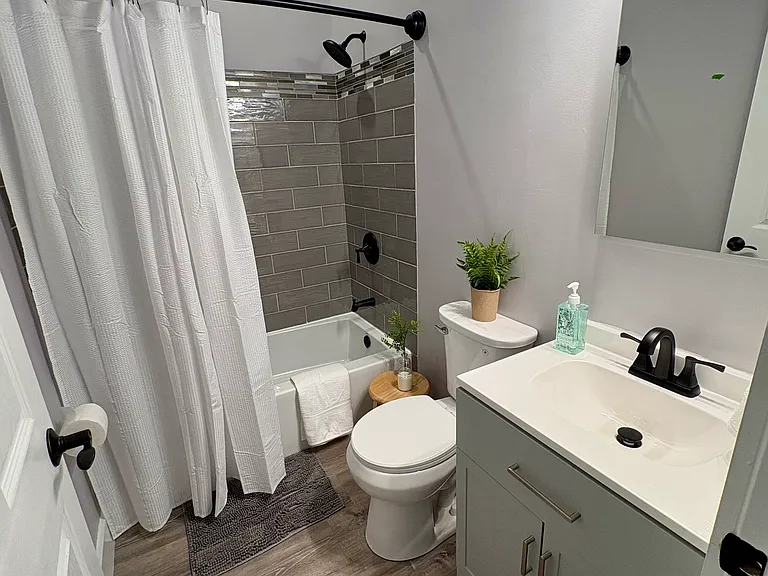 817 Perry St — Photo 13