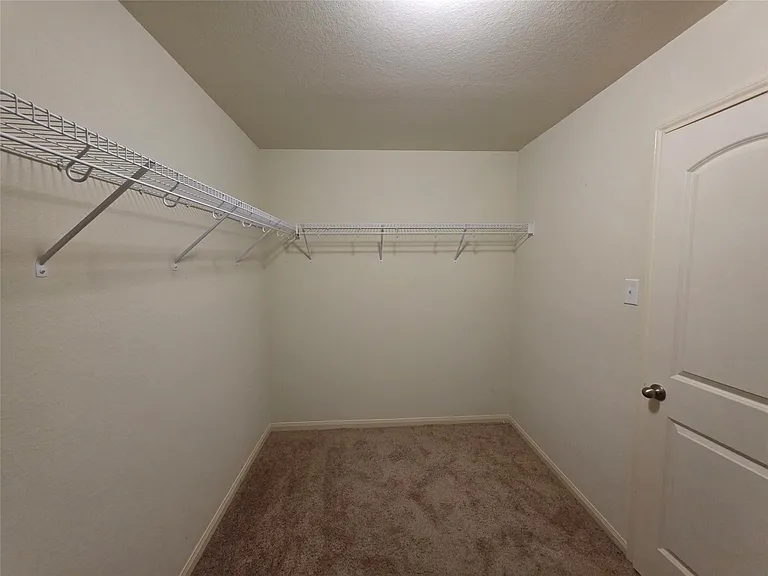 723 Crystal Lakes Dr — Photo 28