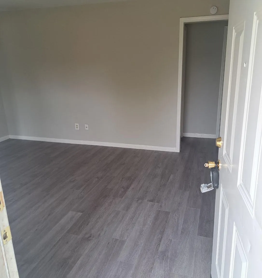6355 N Denver Ave — Photo 2