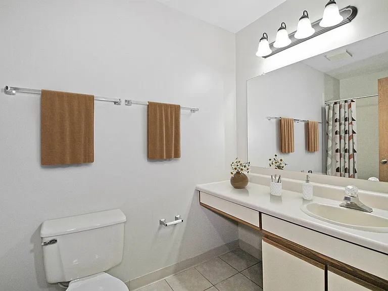 Woodland Valley Apartments — Photo 16