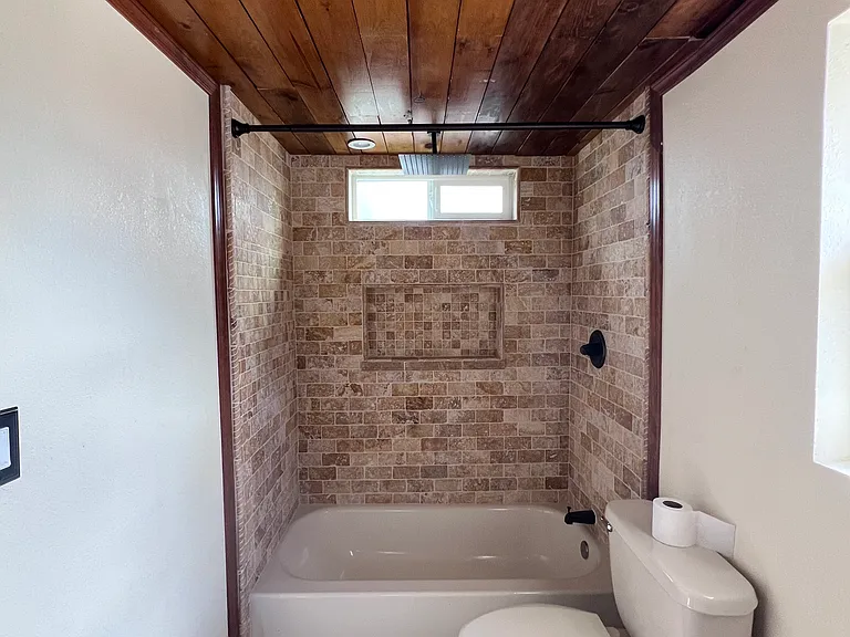 2047 E Alder Cir — Photo 6
