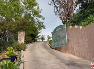 9040 Hollywood Hills Rd, Los Angeles, CA 90046
