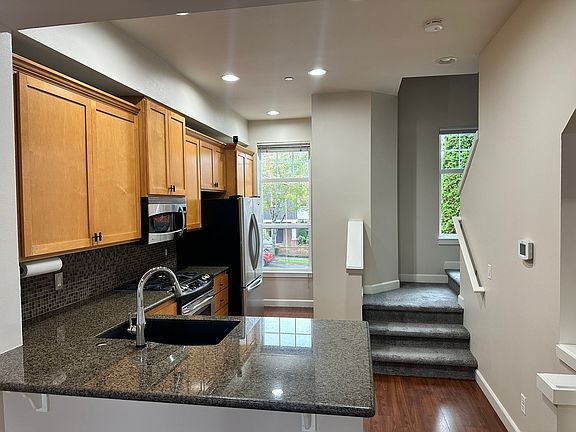4th image of 1427 Huckleberry Cir