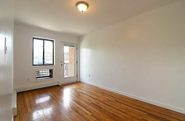 Rented by Safdie Realty Group | media 7