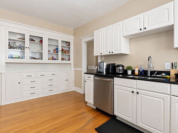 4th image of 1419 Meade St