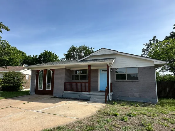 6407 NW Compass Dr, Lawton, OK 73505