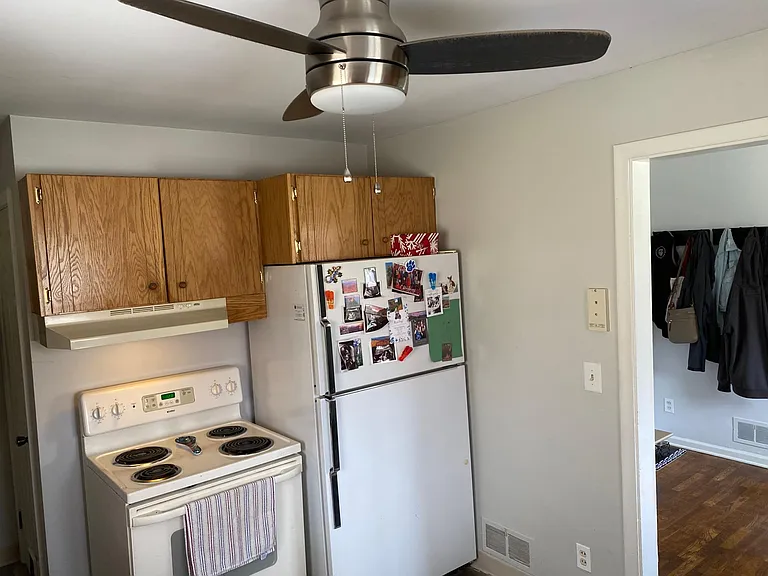 208 E Randolph St — Photo 8