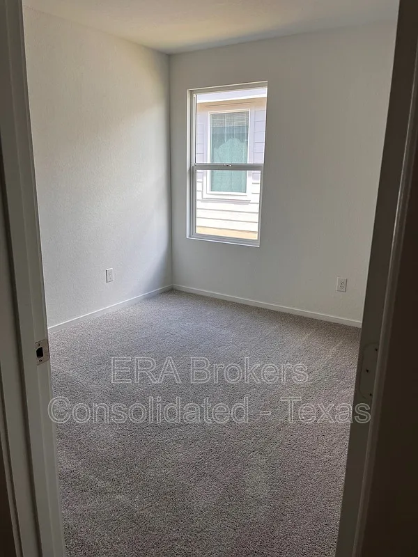 4 bed, 2.0 bath, 1575 sqft, $1,550 — Photo 3