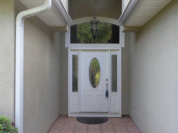 3rd image of 1079 Park View Dr
