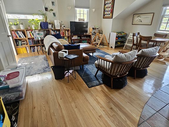 2nd image of 19 Hilliard St #3
