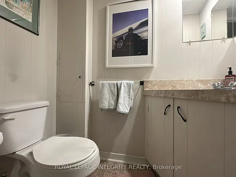 870 Claude St — Photo 12