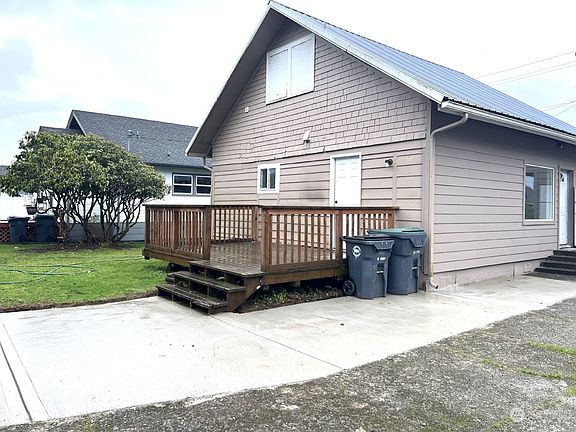 4th image of 217 Chenault Avenue