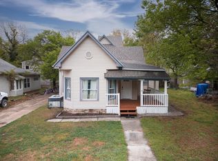 1226 E 8th Ave, Winfield, KS 67156