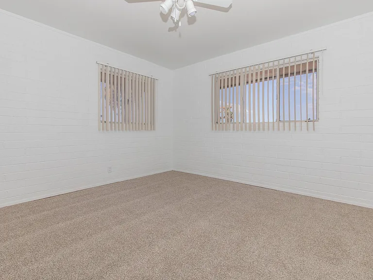 Country Club Apartments — Photo 14