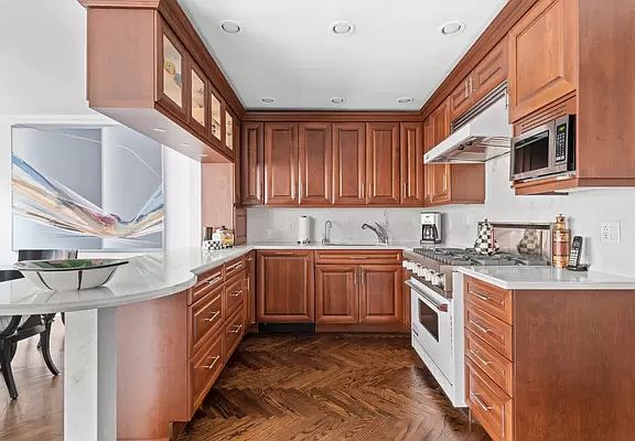 4th image of 233 E 69th St #11MNO