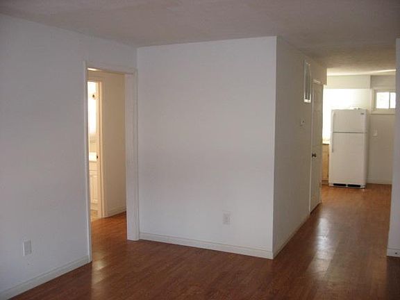 5th image of 202 Curry Ct