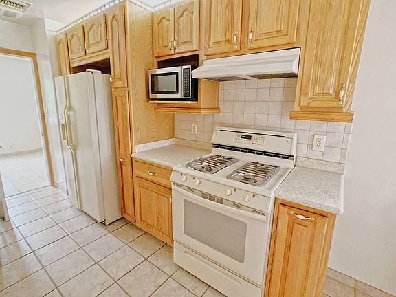 5th image of 540 S Mariposa St