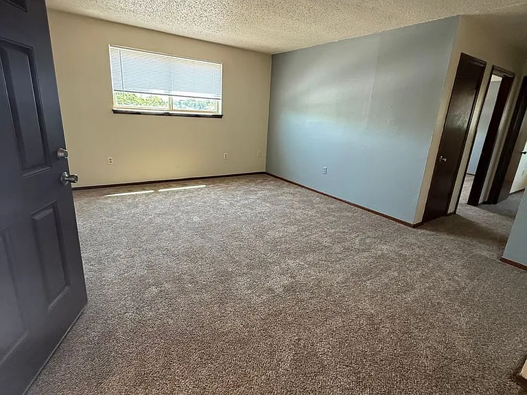 Fox Valley Apartments — Photo 12