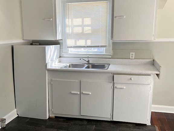 2nd image of 512 Richardson Ave