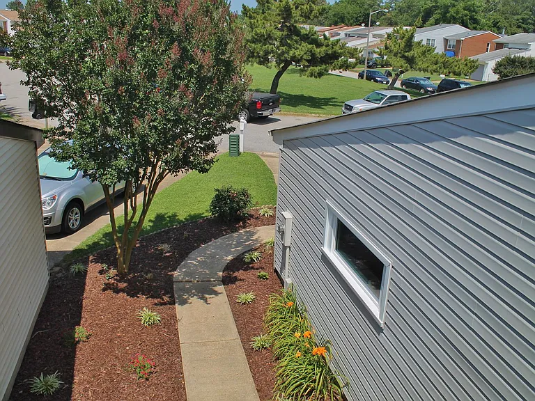 1207 Captain Adams Ct — Photo 43