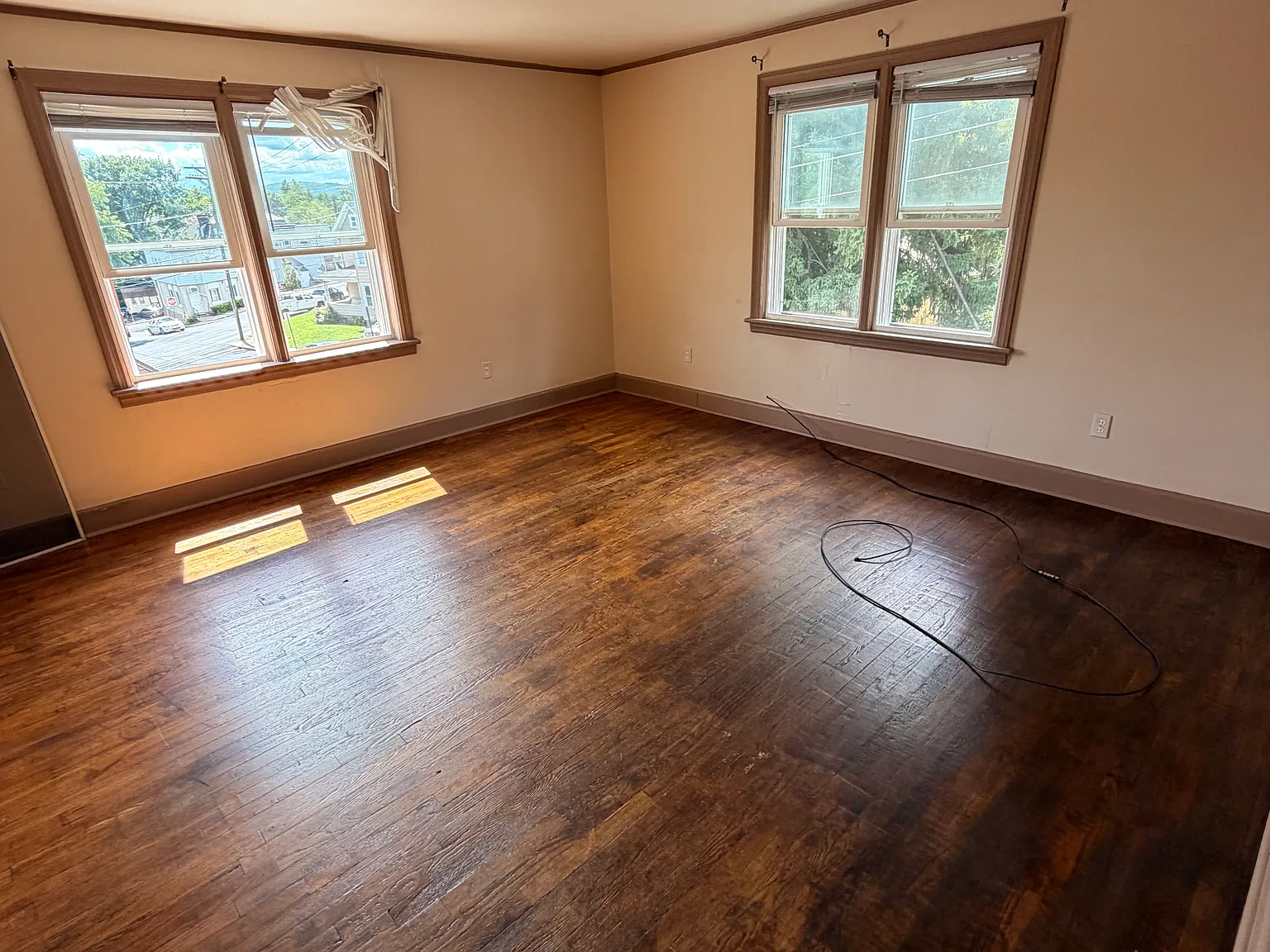 Comfortable 3 Bed /2 Bath Single family Home — Photo 3