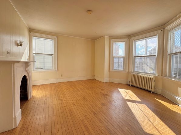 30 Crescent St APT 1