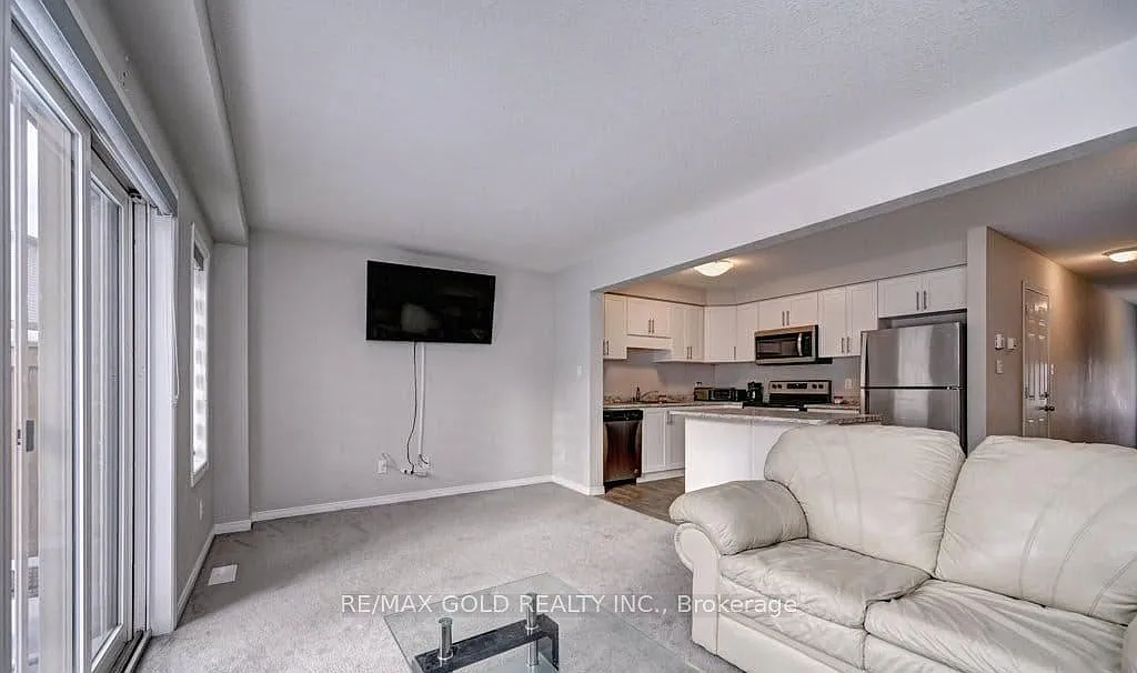 4 bed, $2,700 — Photo 4